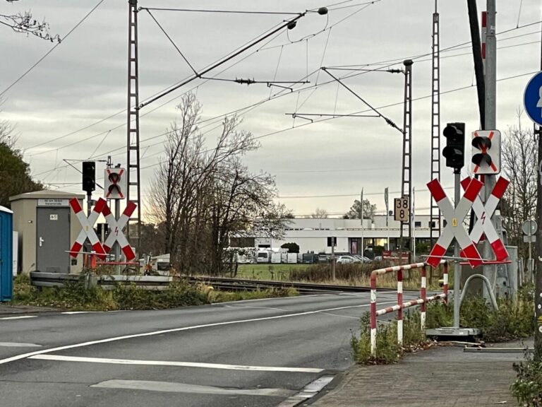 Bahnübergang Kaiserstraße: CDU-Fraktion fordert schnellstmögliche Umsetzung der Bahnunterführung an der Kaiserstraße